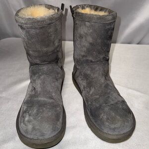 Roslynn Ugg Boots women’s size 8, Style 1889
